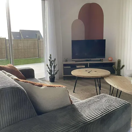Jolie Maison A 800 M De La * Hillion